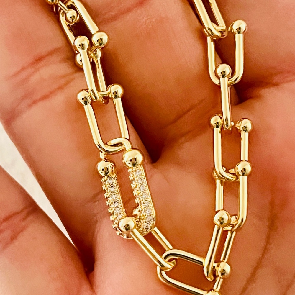 14 k gold plated over brass Elegant laminated Horseshoe Link Necklace